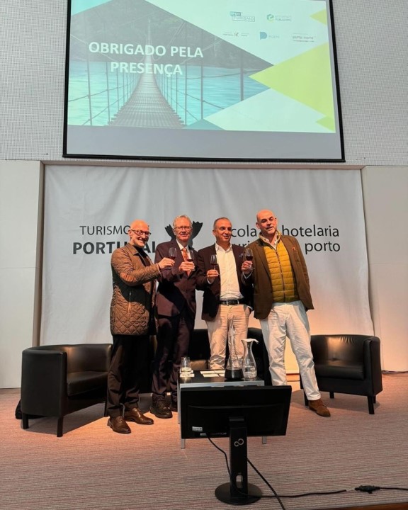 Left to right: Jorge, Richard, Luís Pedro and Paulo - Toast the invited audience of around 200 people with a glass of Port